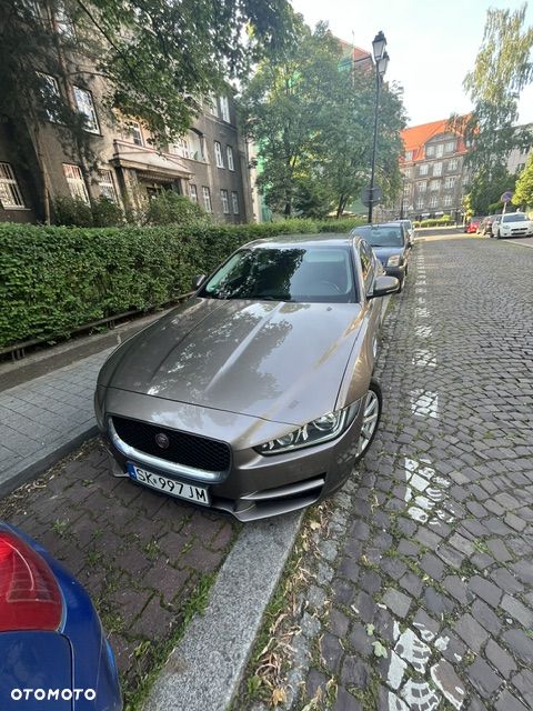 Jaguar XE 2.0 D Portfolio - 6
