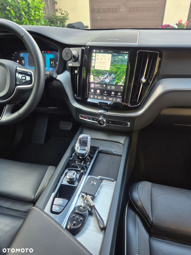 Volvo XC 60 B4 D AWD Plus Dark - 22