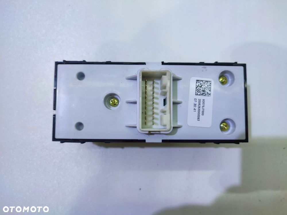 KIA XCEED PRZEŁĄCZNIK SZYB 93570J7000 - 2