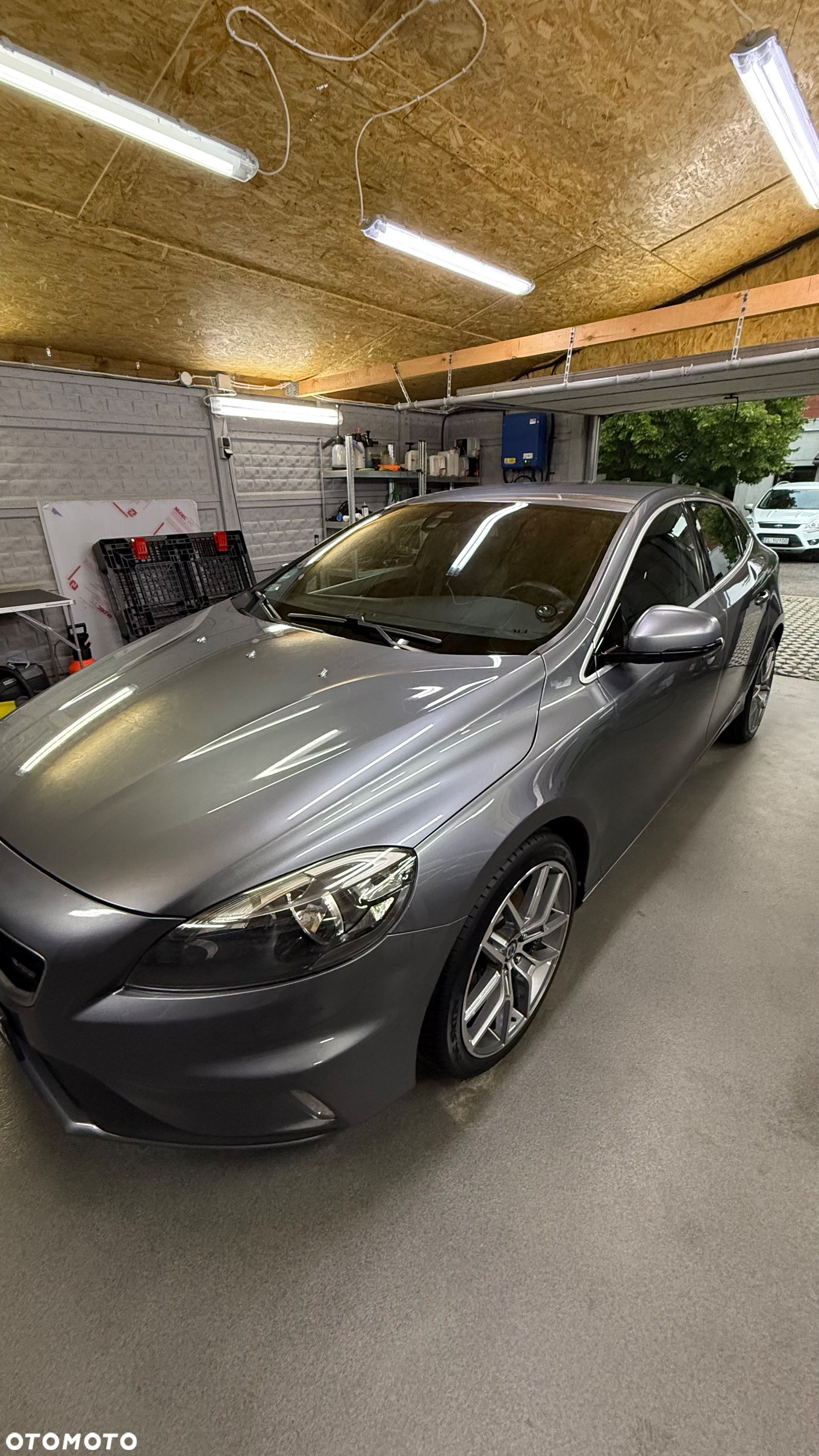 Volvo V40 D4 Drive-E R-Design Kinetic - 2