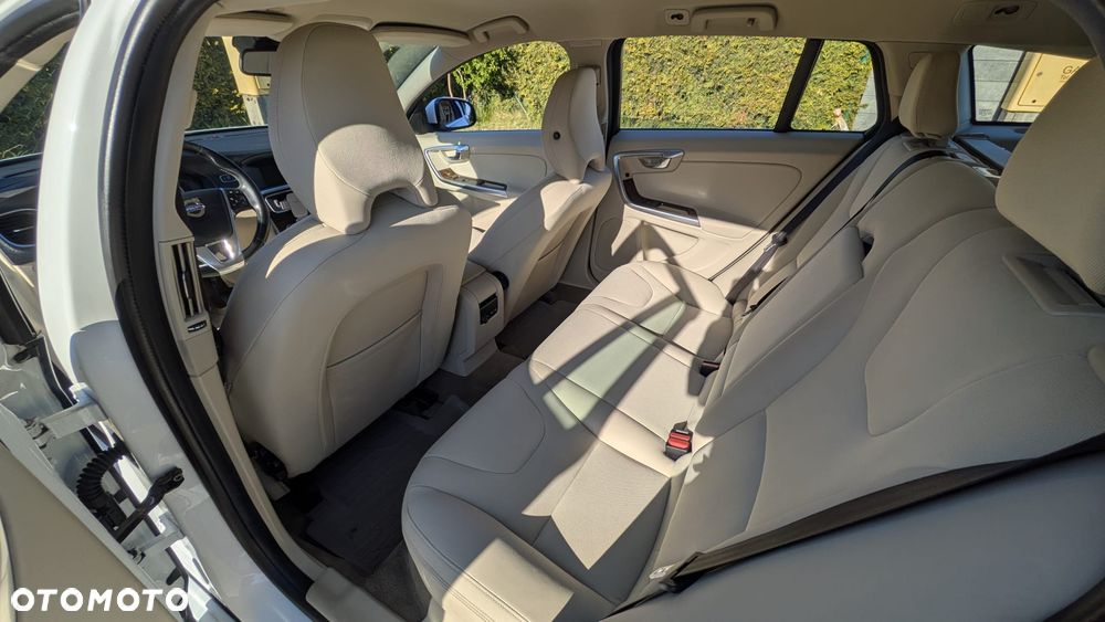 Volvo V60 T3 Momentum - 8