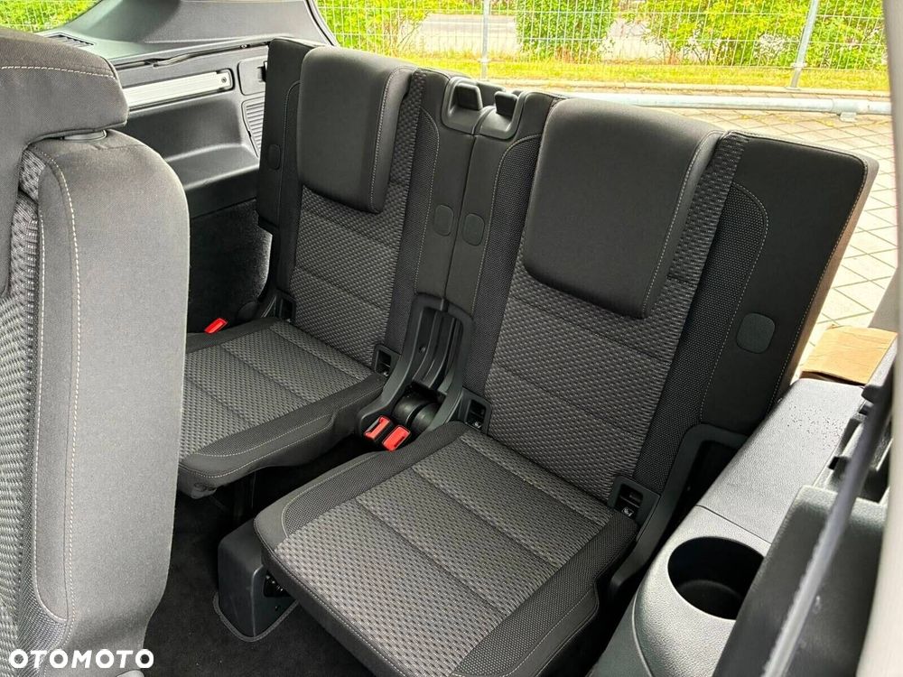Volkswagen Touran - 9