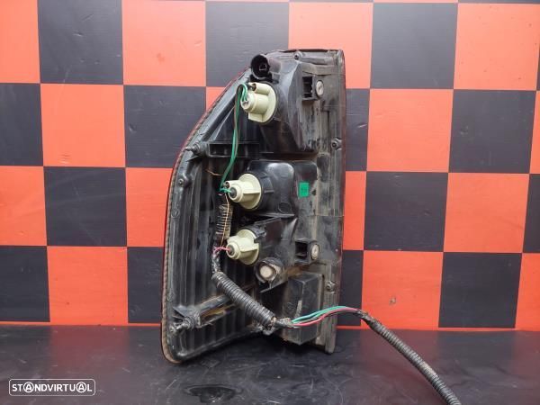 Farolim Stop Direito Isuzu D-Max I (Tfr, Tfs, Trf) - 2