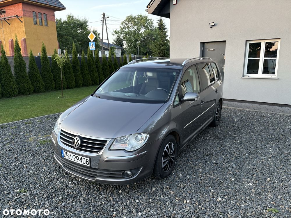 Volkswagen Touran - 1