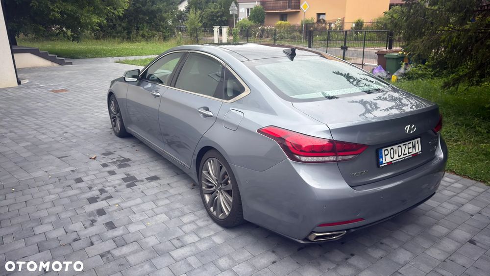 Hyundai Genesis - 5