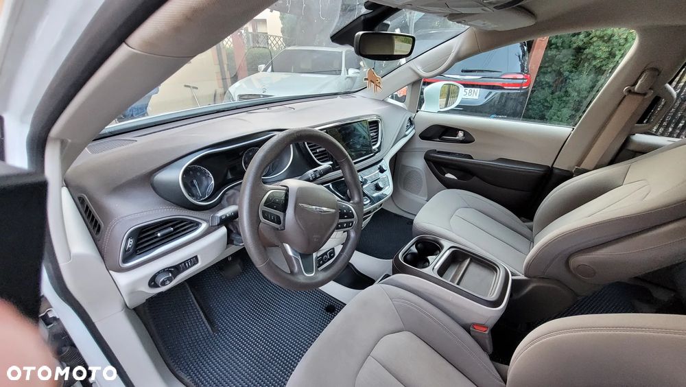Chrysler Pacifica - 5