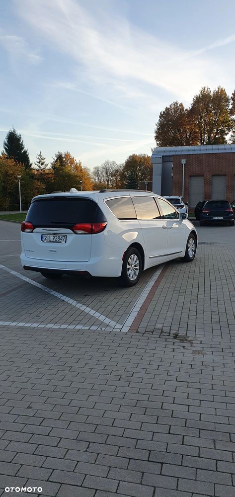 Chrysler Pacifica - 32