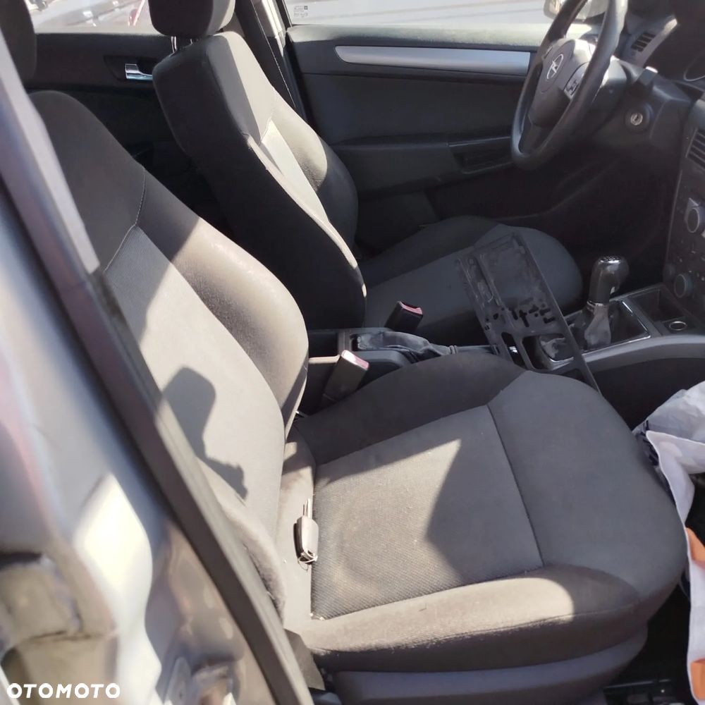 Opel Astra H na części . - 7