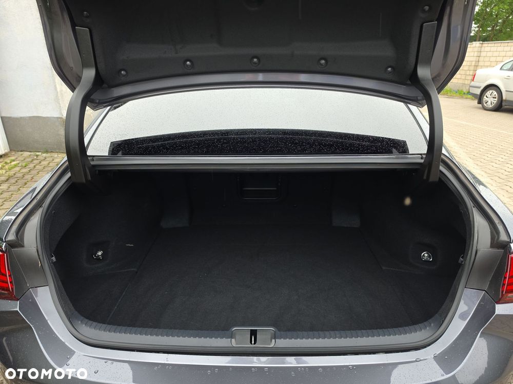Lexus ES 300h Business Edition - 29