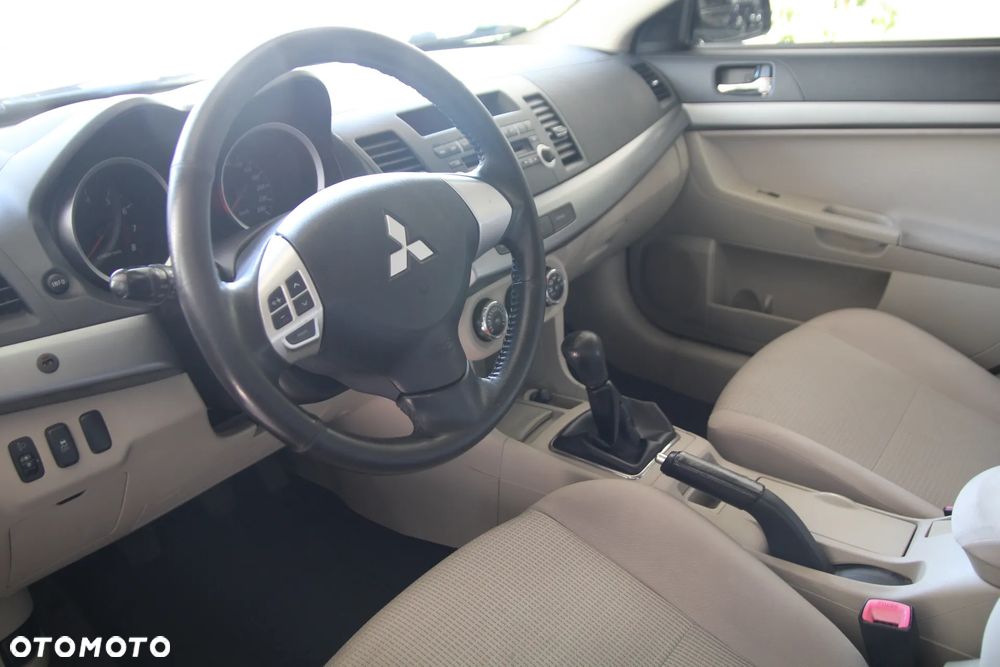 Mitsubishi Lancer 1.6 Invite - 11