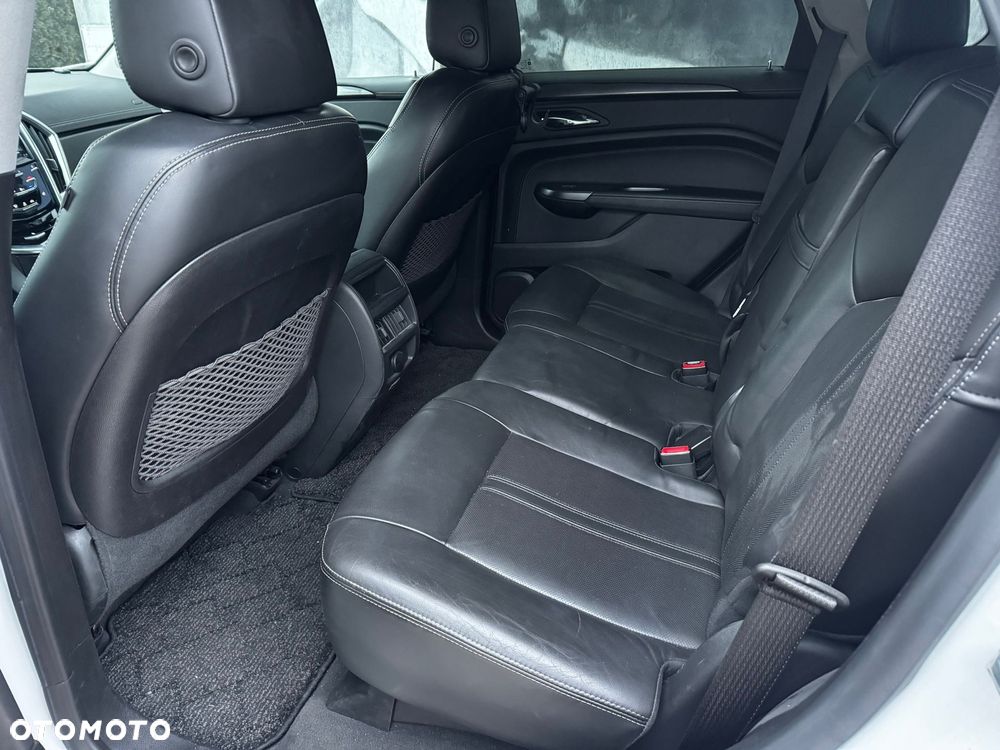 Cadillac SRX - 16