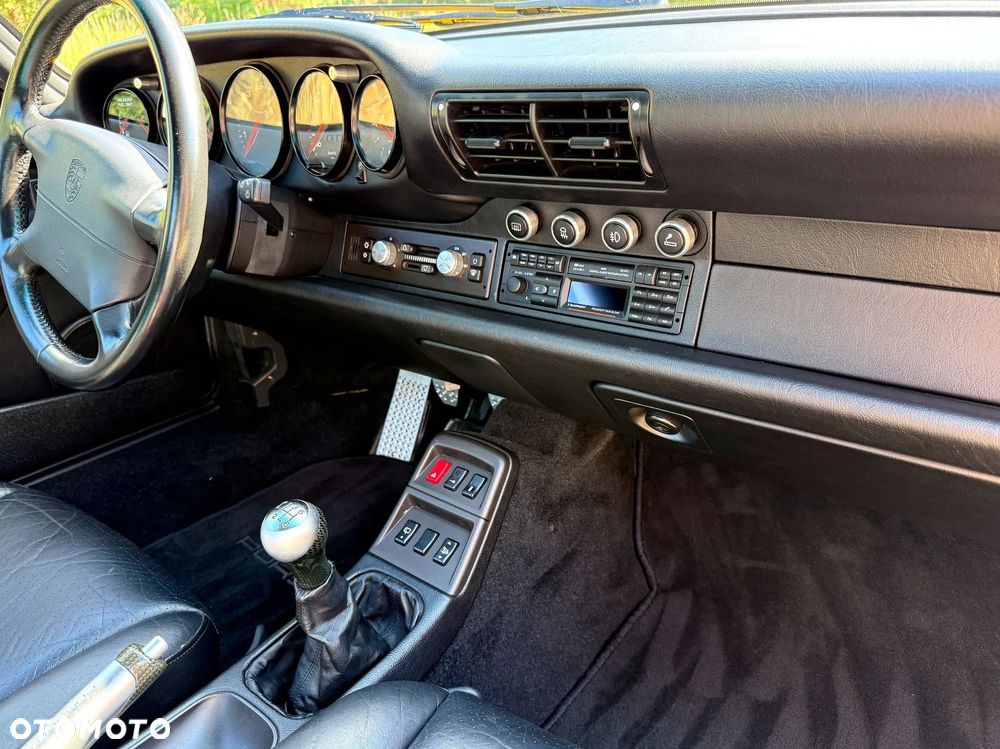 Porsche 911 Carrera - 29