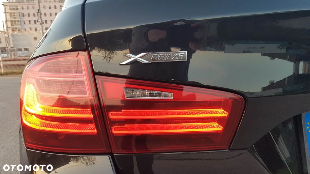 BMW Seria 5 525d xDrive - 13