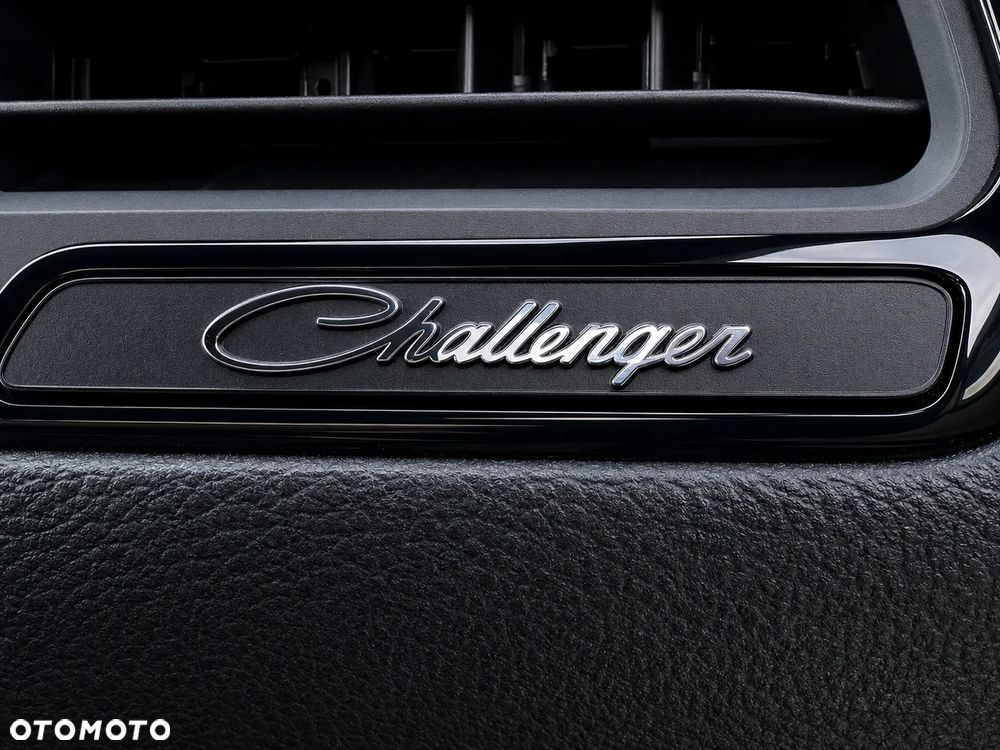 Dodge Challenger - 27