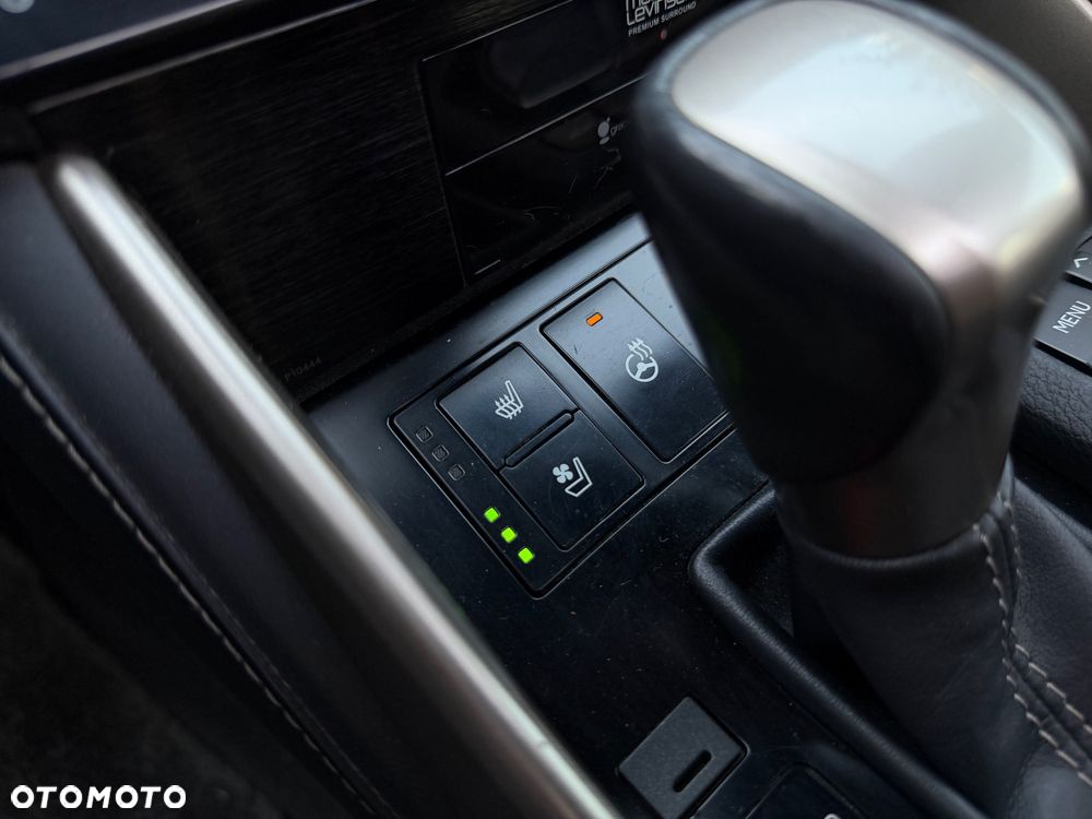 Lexus IS 300h Prestige - 11