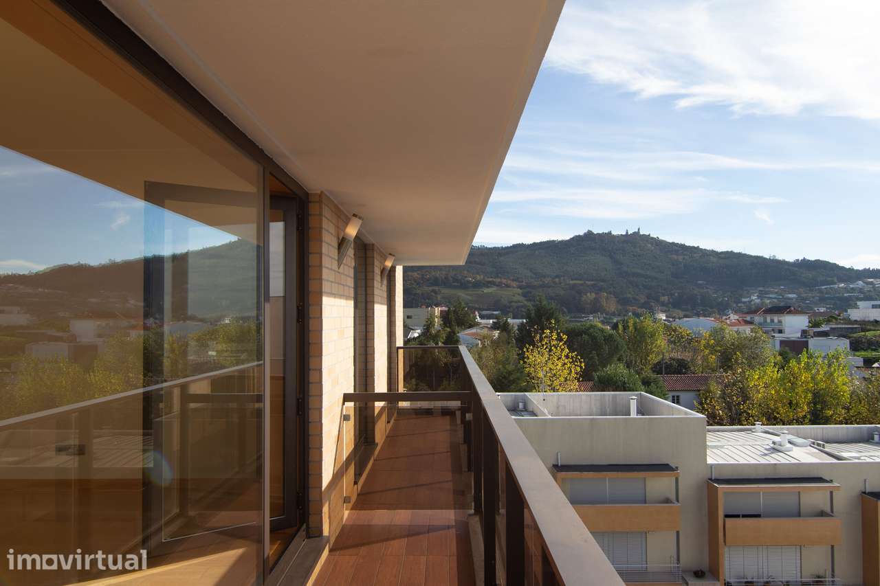 Apartamento T2 com 2 lugares de garagem - Como Novo - Grande imagem: 2/15