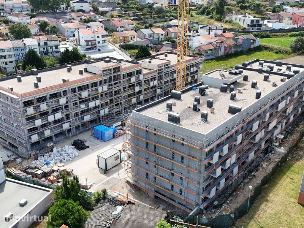 COMPRE HOJE ESTE T2 ABAIXO DO PREÇO DE MERCADO E VALORIZE ATÉ À ENT...