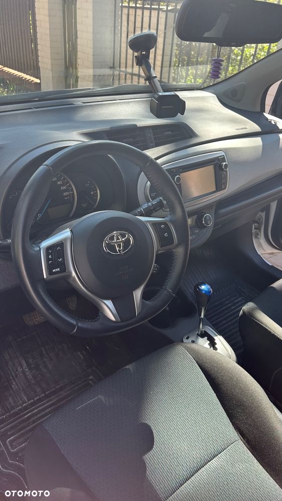 Toyota Yaris 1.5 - 6