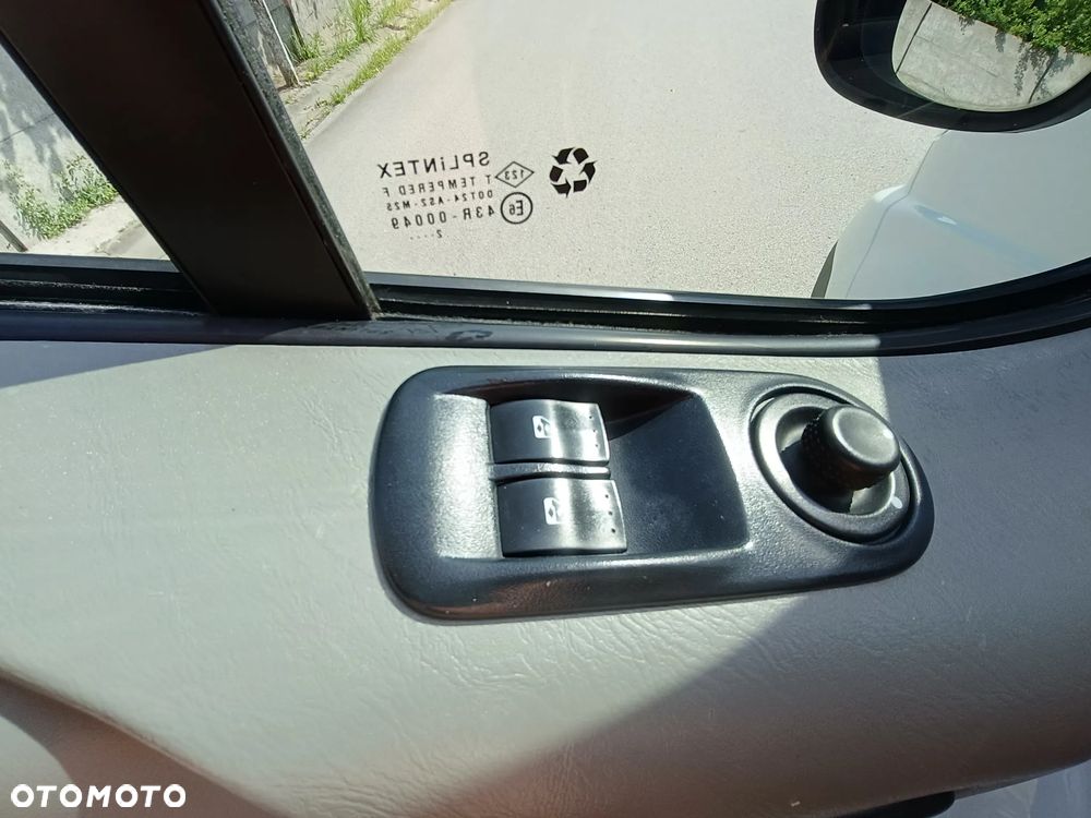 Opel Vivaro - 24