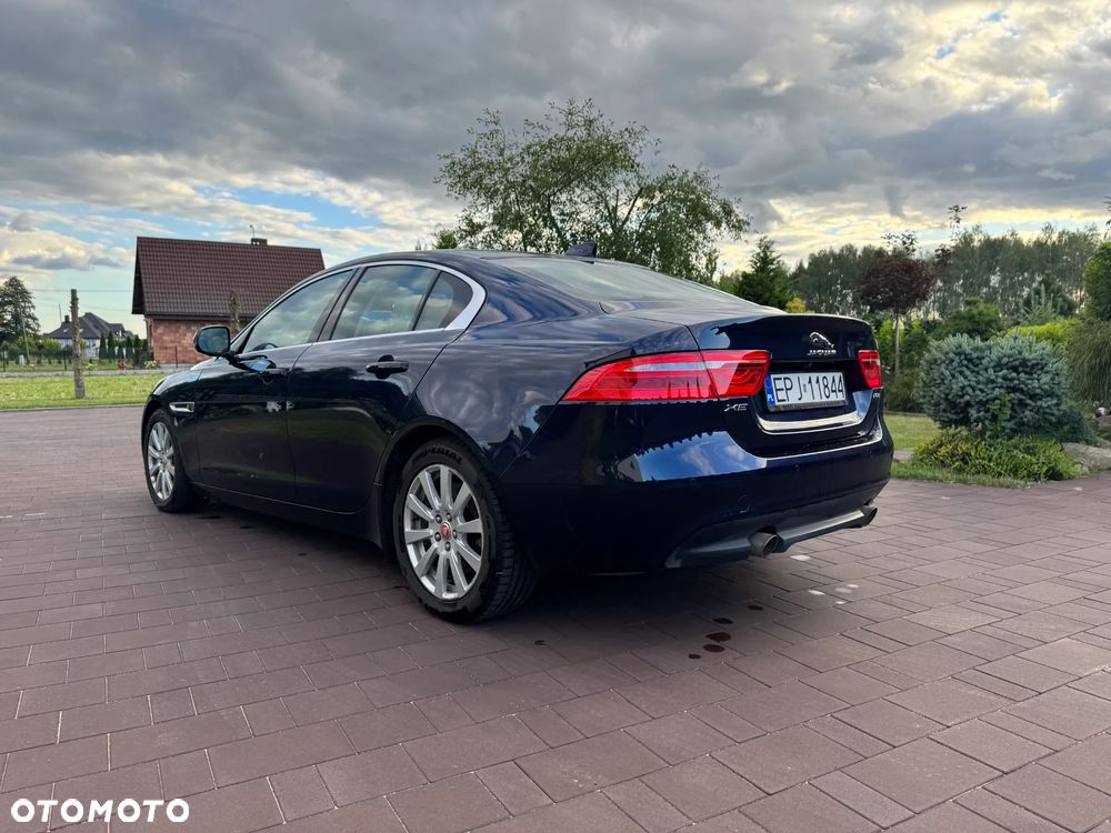 Jaguar XE 2.0 T Prestige - 5