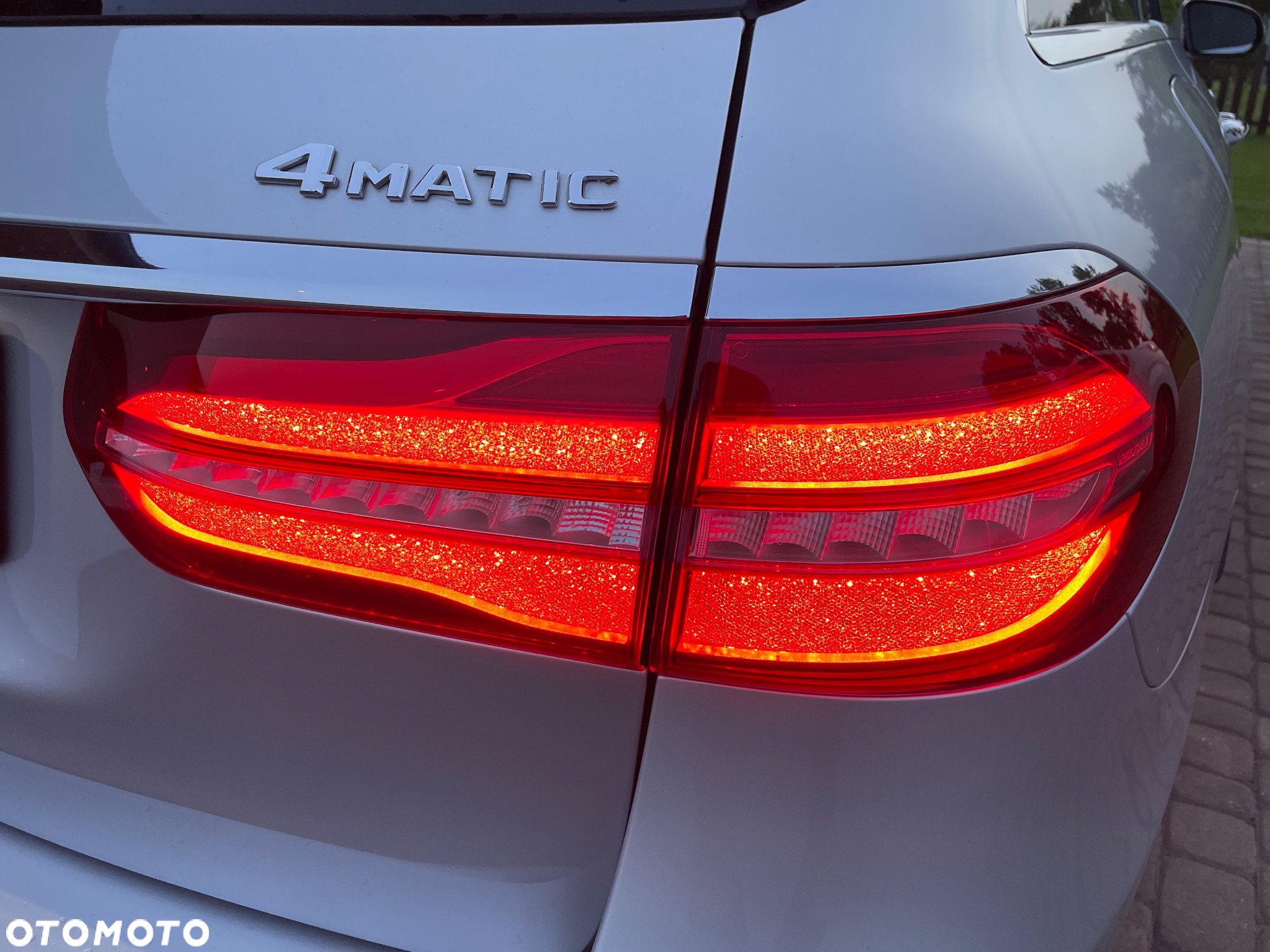Mercedes-Benz Klasa E 220 d 4Matic T 9G-TRONIC AMG Line - 29
