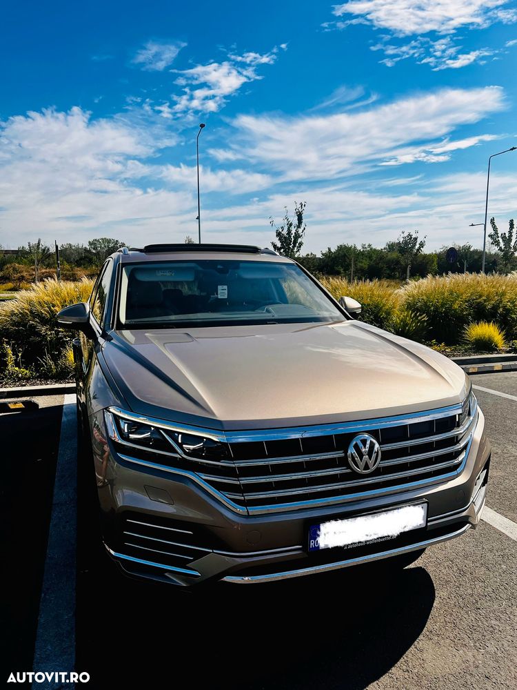 Volkswagen Touareg - 1