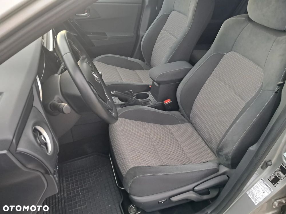 Toyota Auris 1.2 Turbo Team Deutschland - 18