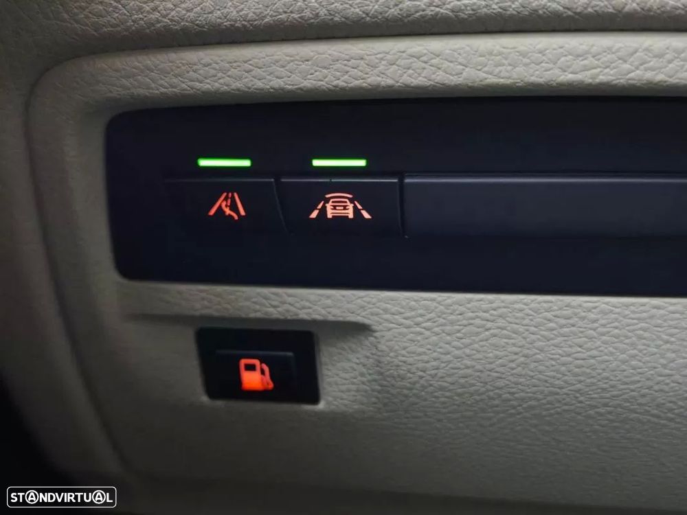 BMW 330 e iPerformance Line Luxury Purity - 30