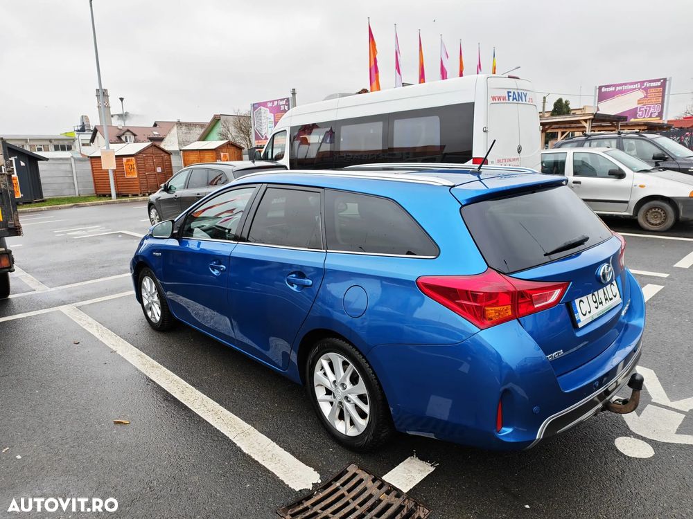 Toyota Auris 1.8 L VVT-i TS Hybrid Sol+ - 3