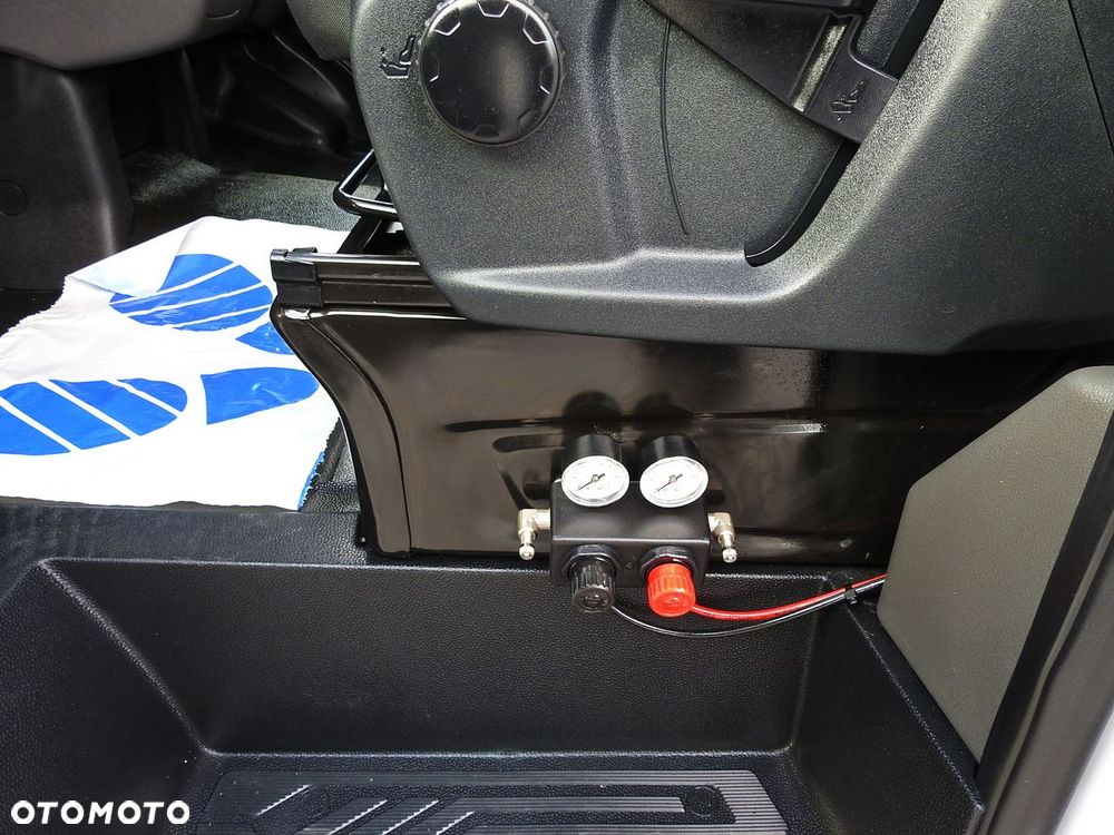 Ford TRANSIT CHŁODNIA KONTENER -10*C ZASILANIE 230V TEMPOMAT KLIMATYZACJA LEDY PNEUMATYKA BLIŹNIACZE KOŁA  130KM - 30