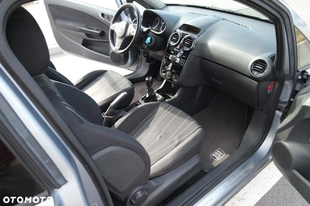 Opel Corsa 1.2 16V - 11