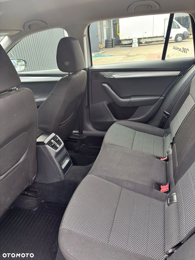 Skoda Octavia 1.6 TDI Ambiente - 21