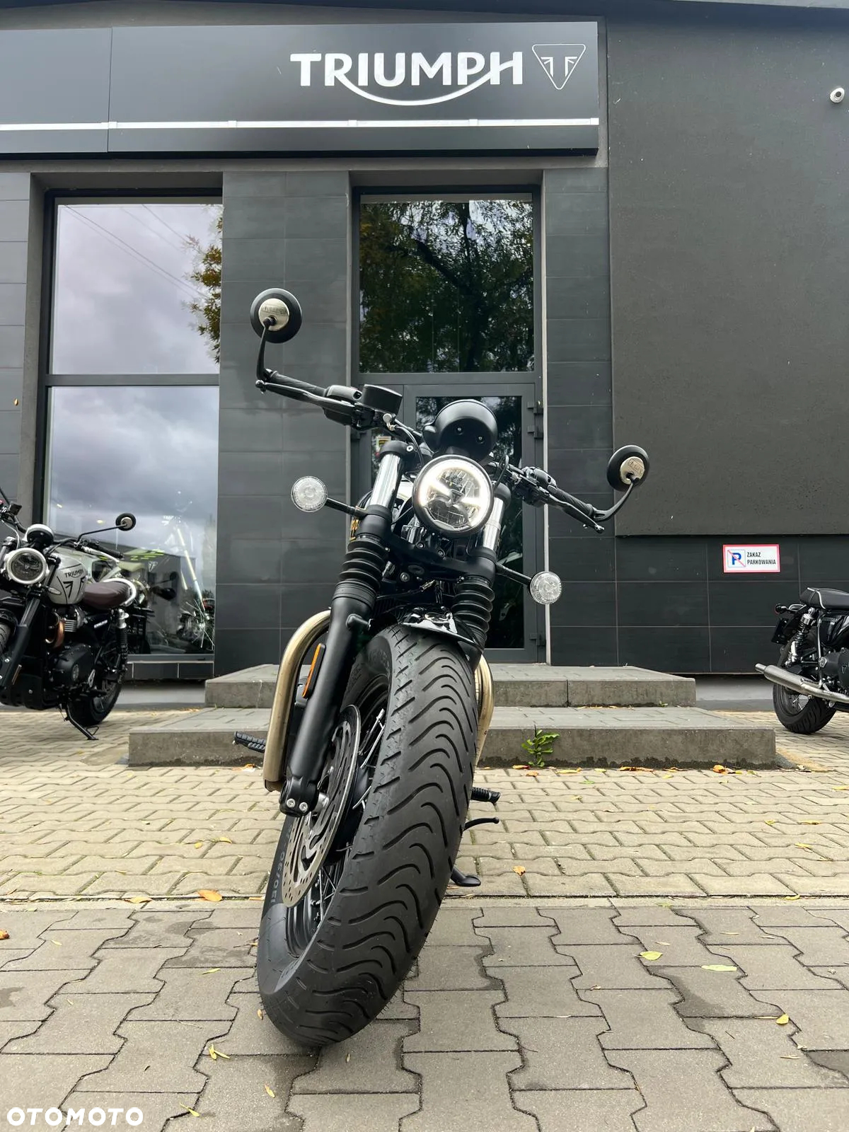 Triumph Bonneville Bobber - 9