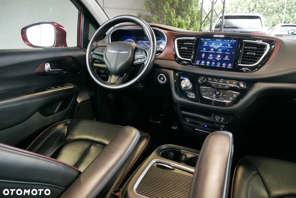 Chrysler Pacifica - 17