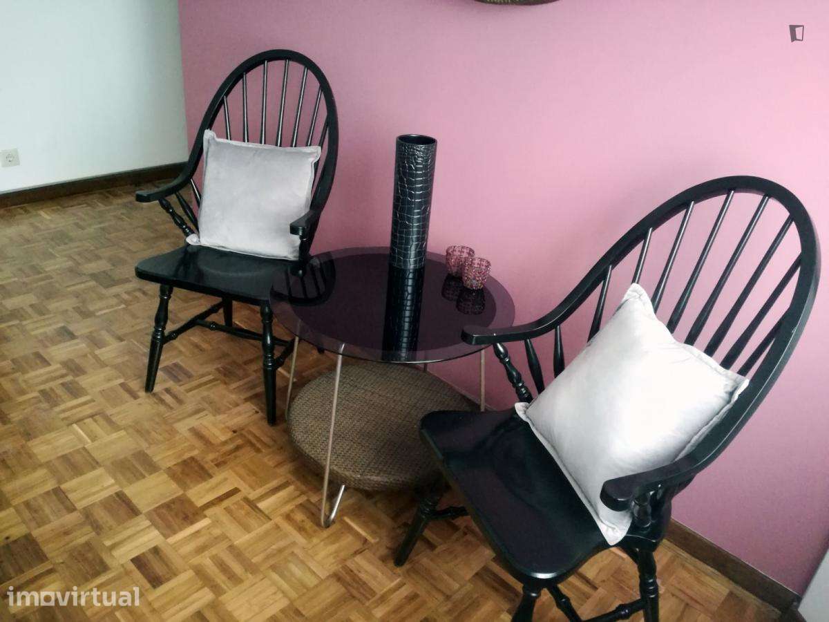 Quarto - localizado em Lordelo do Ouro Porto - Grande imagem: 5/27