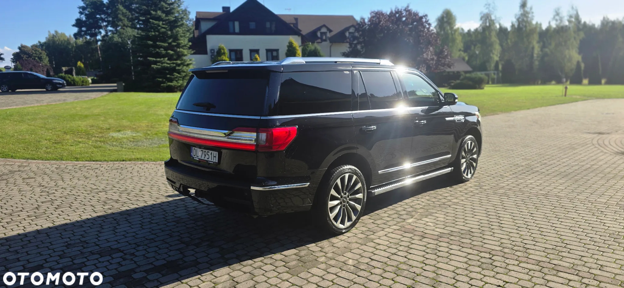 Lincoln Navigator - 2