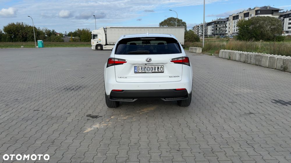 Lexus NX 300h F Sport Edition AWD - 4