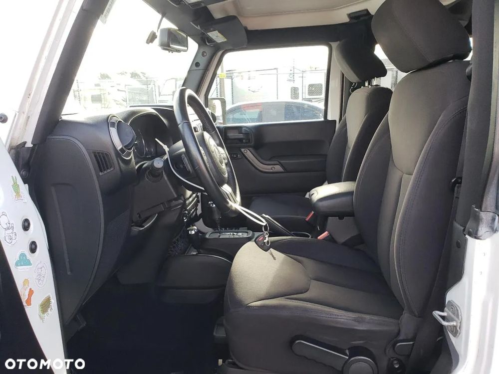 Jeep Wrangler - 8