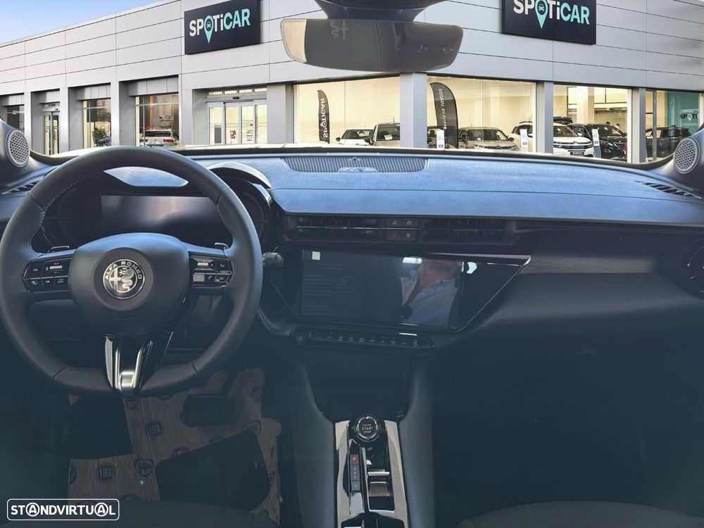 Alfa Romeo Junior 1.2 eDCT6 - 8