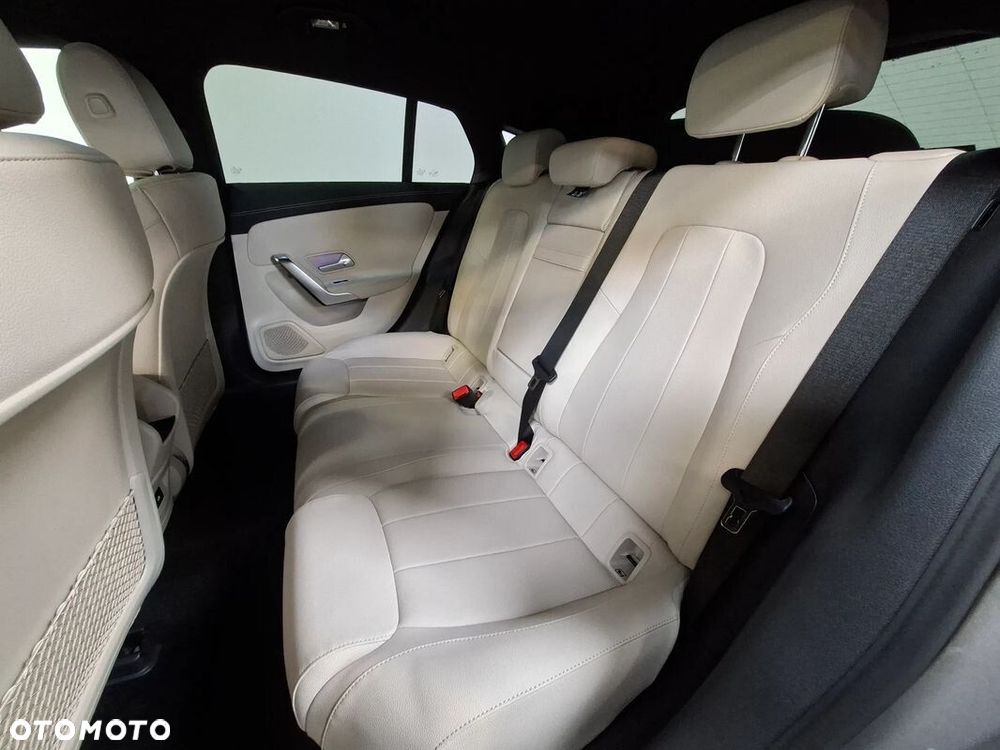 Mercedes-Benz CLA 200 Progressive 7G-DCT - 9