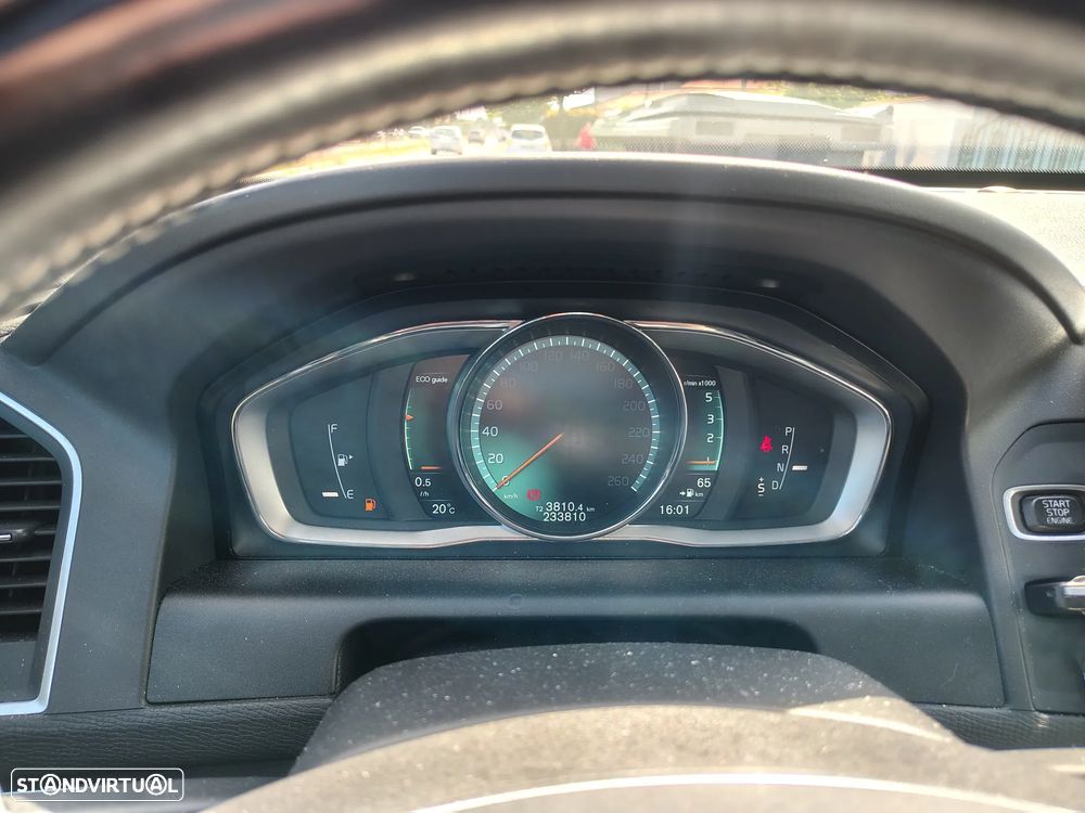 Volvo XC 60 2.0 D3 R-Design Geartronic - 9