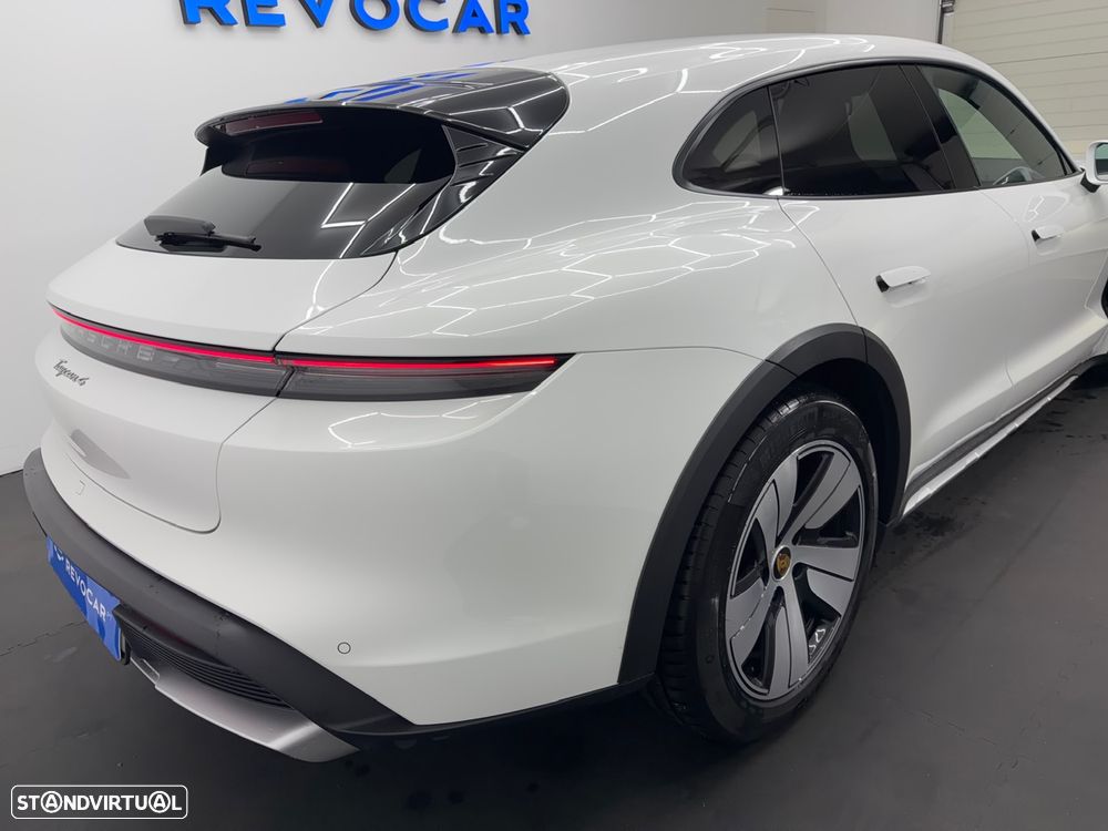 Porsche Taycan Cross Turismo 4 - 11