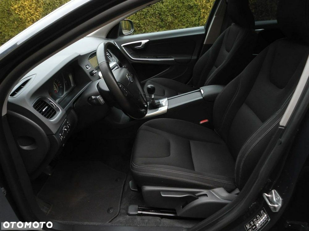 Volvo V60 D2 Momentum - 27