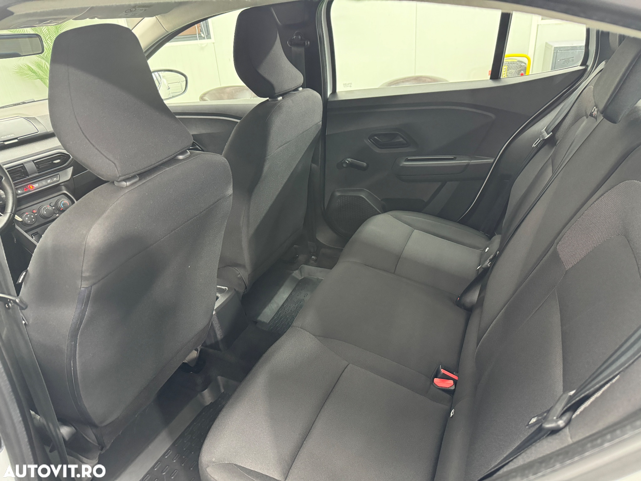 Dacia Logan TCe 90 Essential - 11