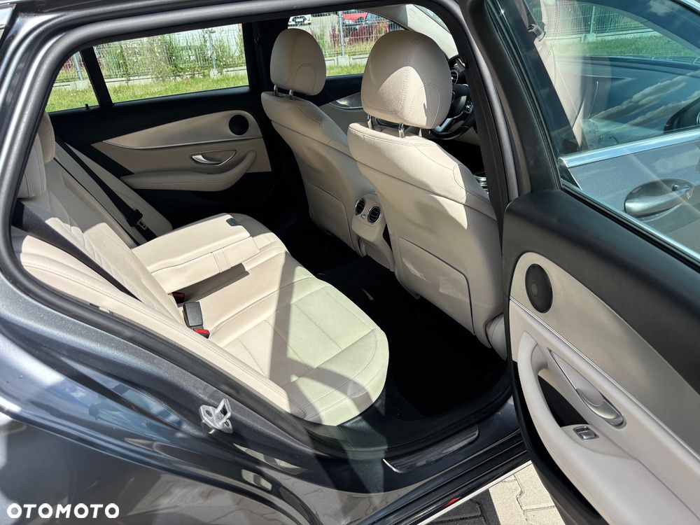 Mercedes-Benz Klasa E 220 d 9G-TRONIC Exclusive - 28