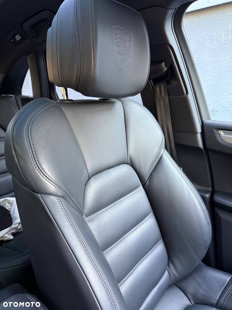 Porsche Macan T - 16
