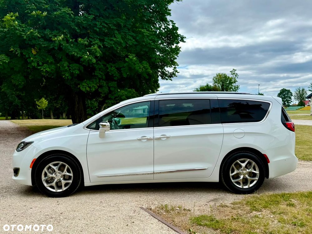 Chrysler Pacifica - 5