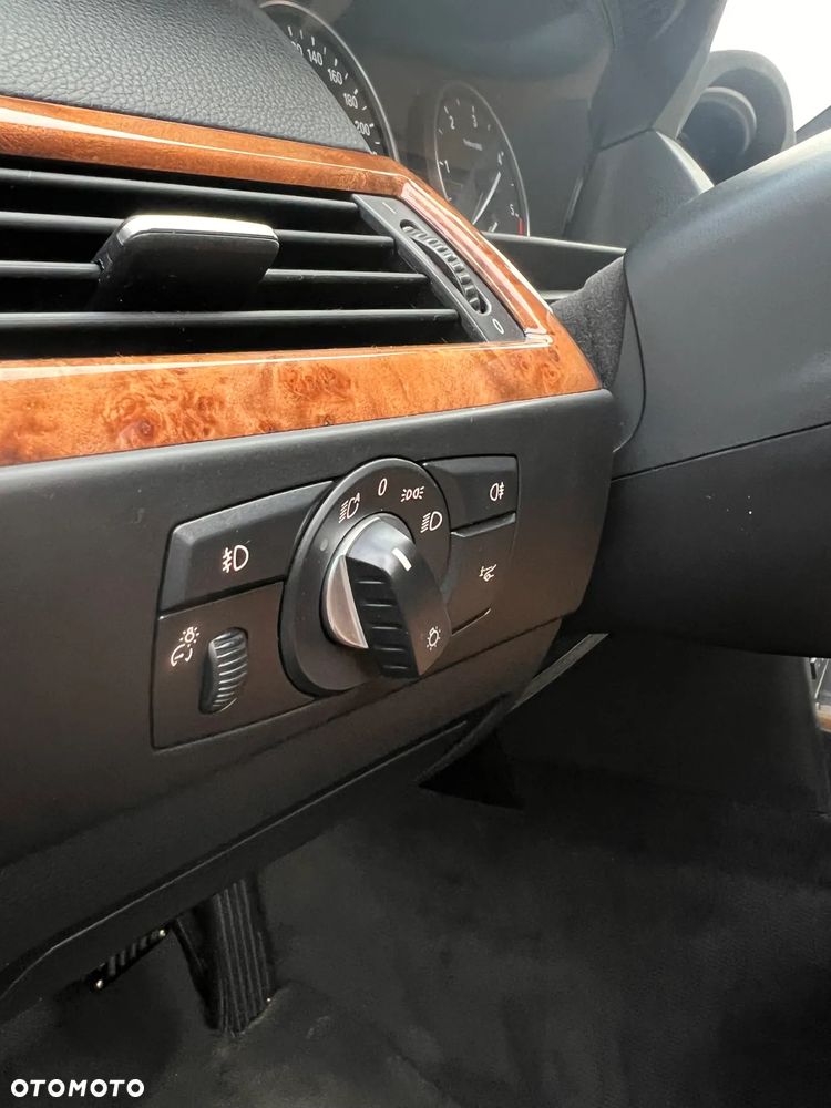 BMW Seria 5 525d - 22