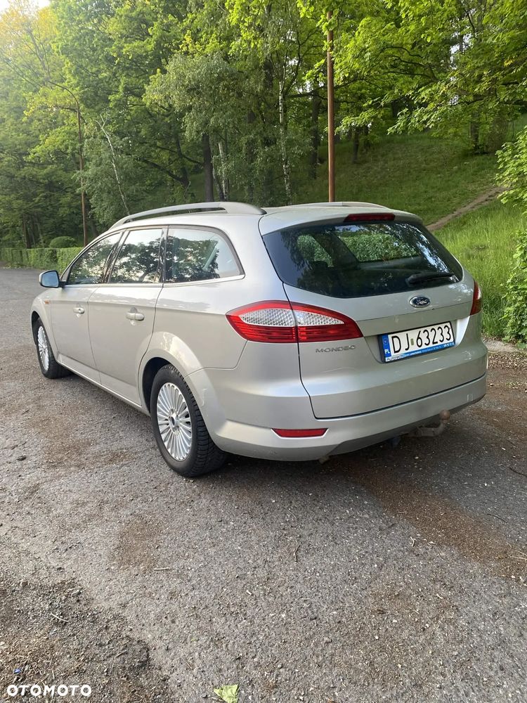 Ford Mondeo 2.0 Ghia - 9