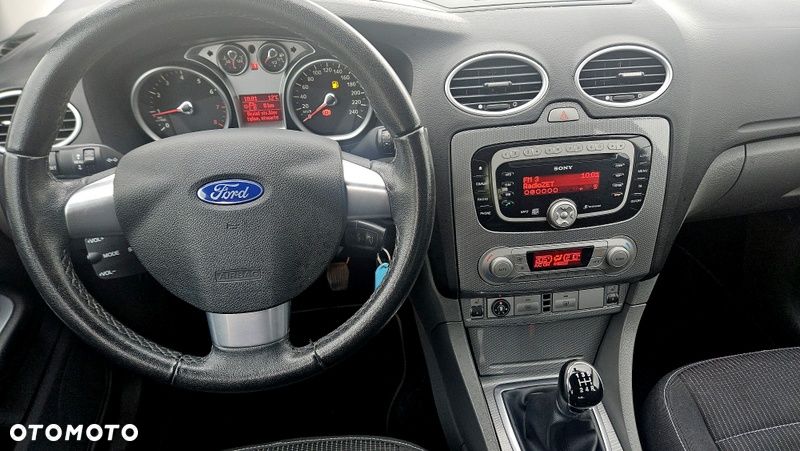 Ford Focus 2.0 16V Titanium - 19